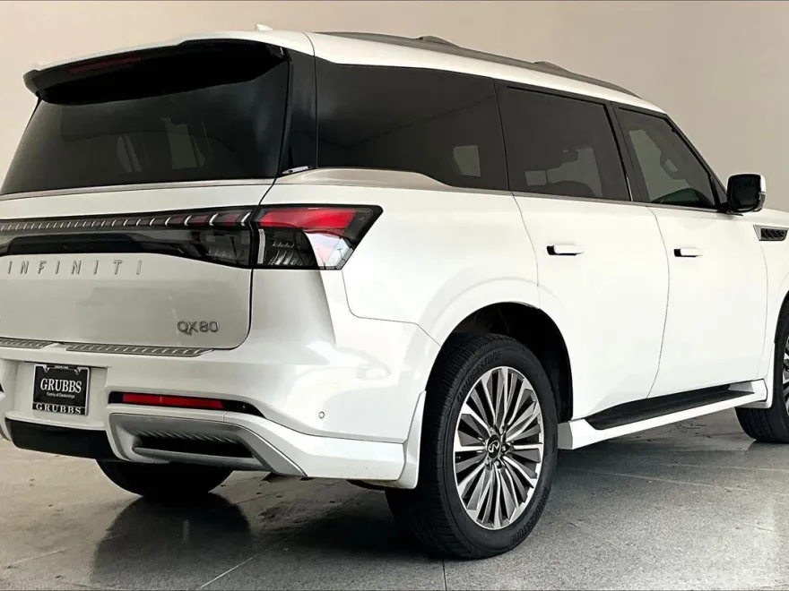 2025 Infiniti QX80 Luxe photo 1