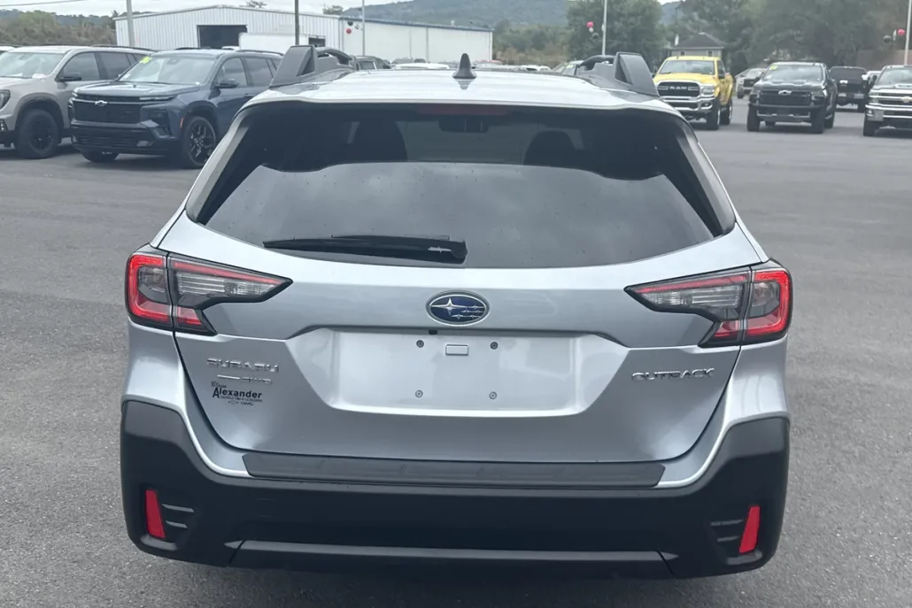 2022 Subaru Outback Premium photo 1