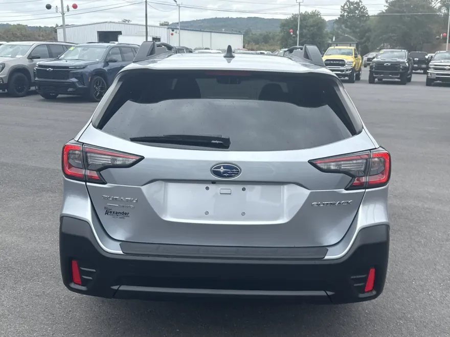 2022 Subaru Outback Premium photo 1