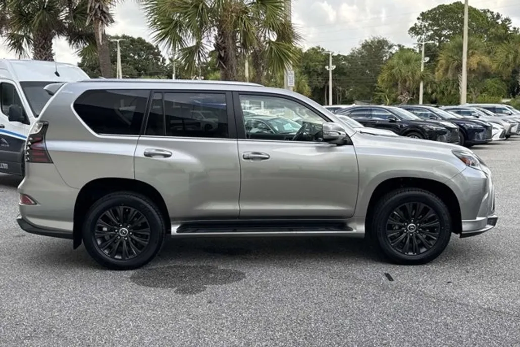 2023 Lexus GX 460 photo 1