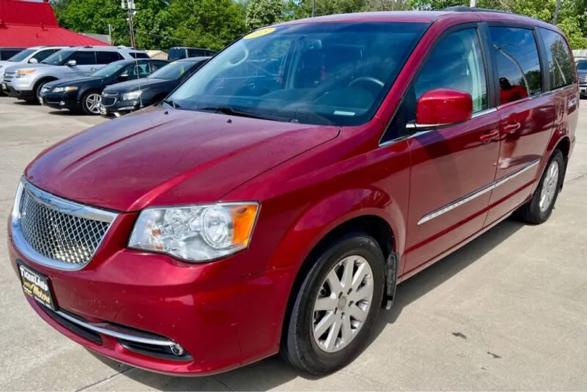 2015 Chrysler Town & Country Touring photo 1