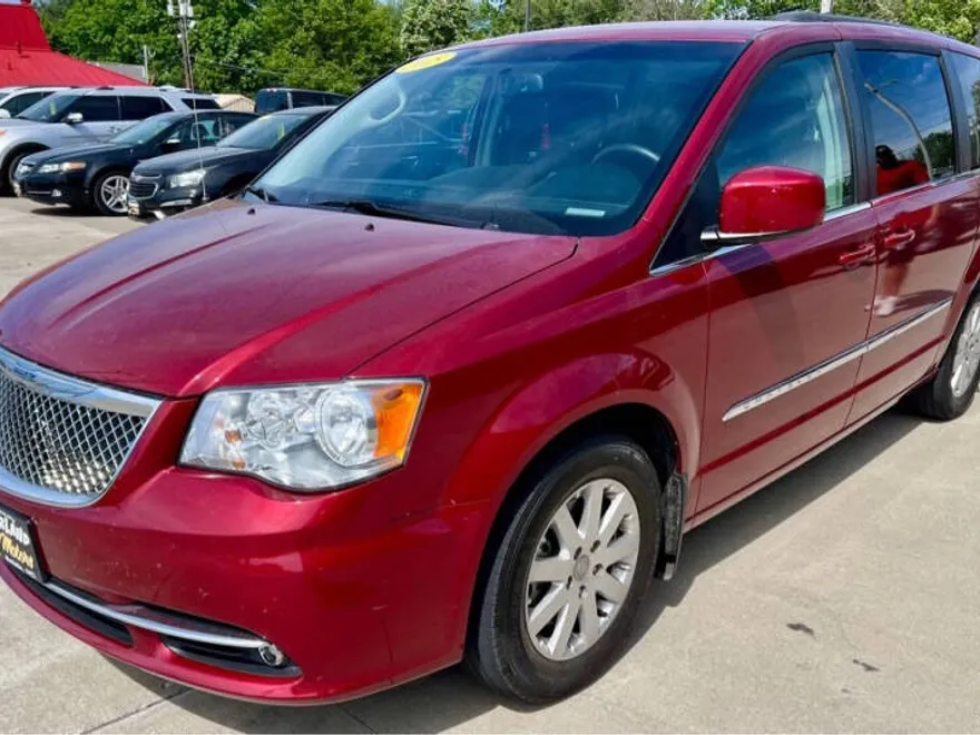 2015 Chrysler Town & Country Touring photo 1