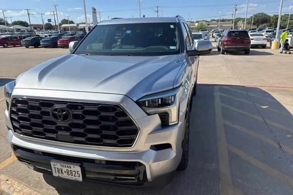 2024 Toyota Sequoia Platinum photo 1