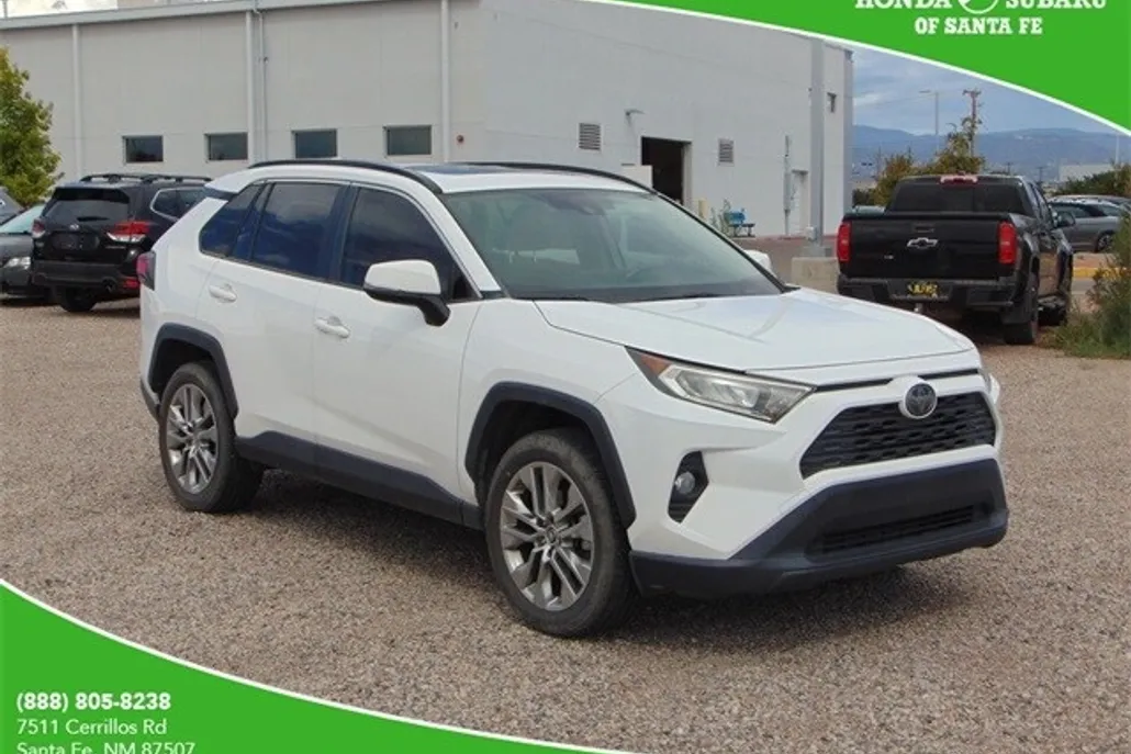 2019 Toyota RAV4 XLE Premium photo 1