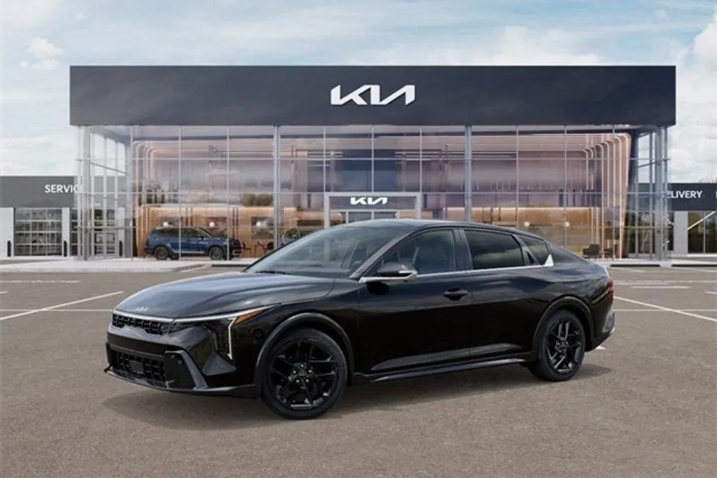 2025 Kia K4 GT-Line Turbo photo 1