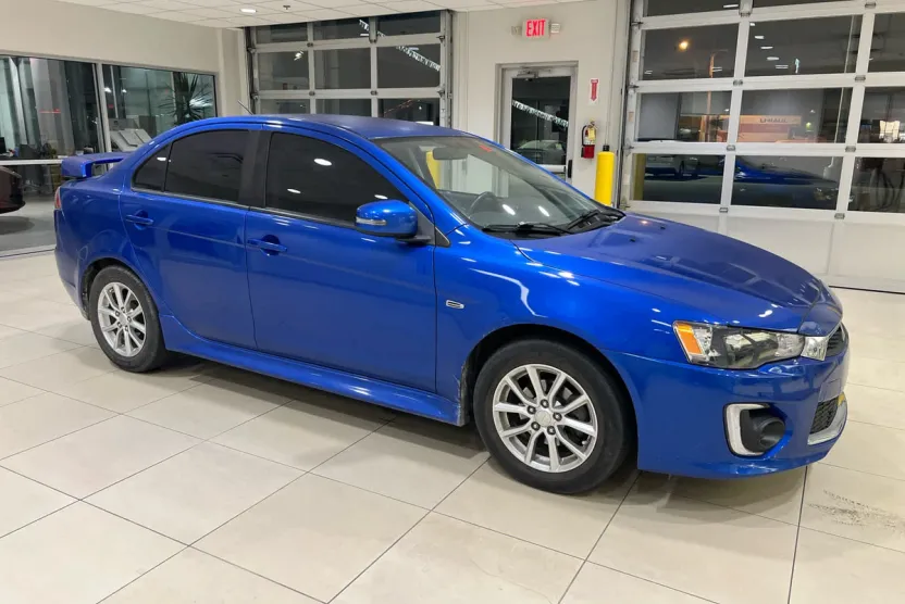 2016 Mitsubishi Lancer ES photo 1