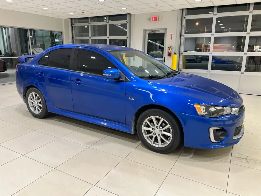 2016 Mitsubishi Lancer ES photo 1