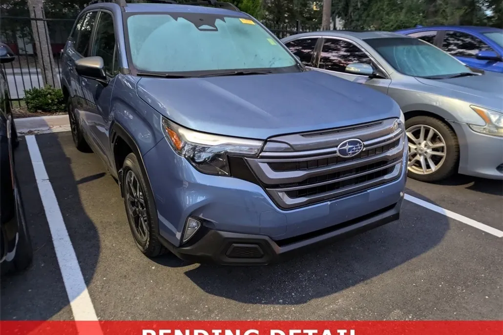 2025 Subaru Forester Premium photo 1