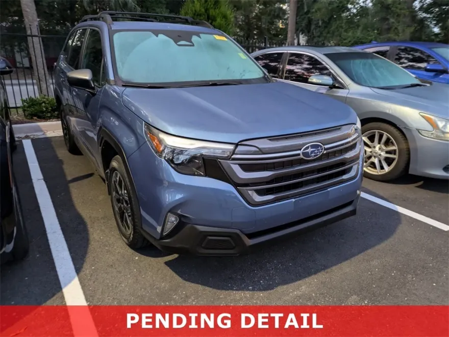 2025 Subaru Forester Premium photo 1