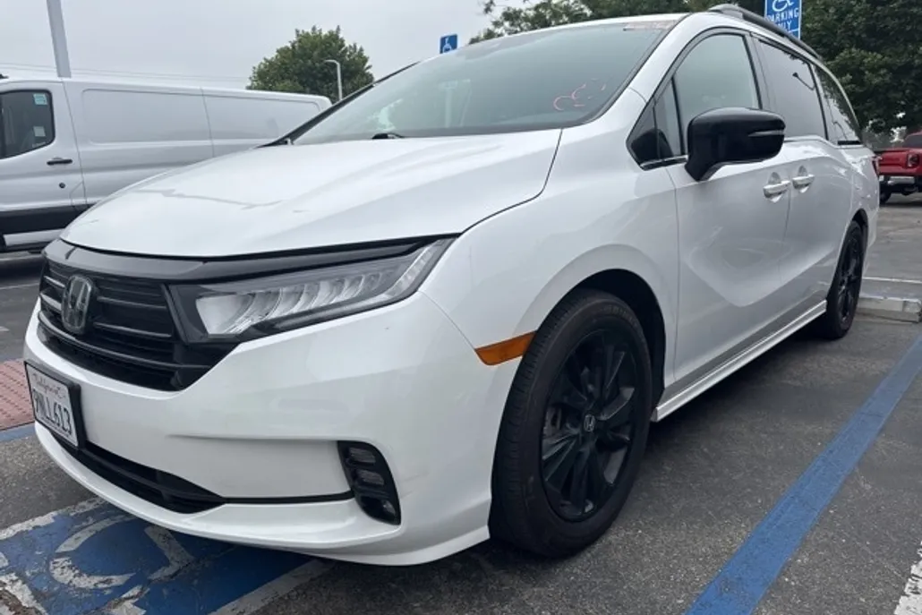 2024 Honda Odyssey Sport photo 1