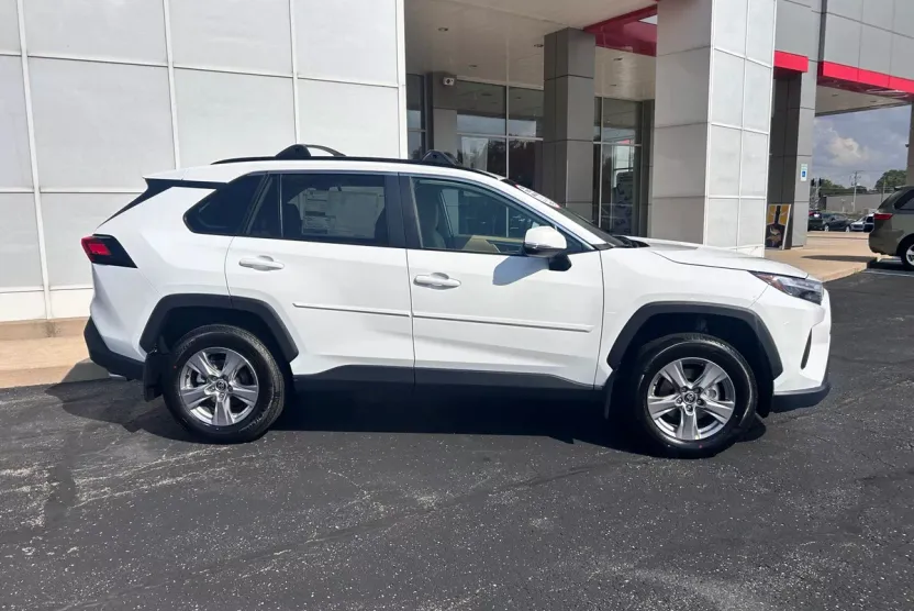2025 Toyota RAV4 XLE photo 1
