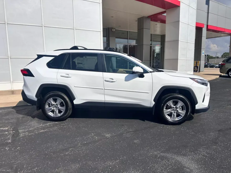 2025 Toyota RAV4 XLE photo 1