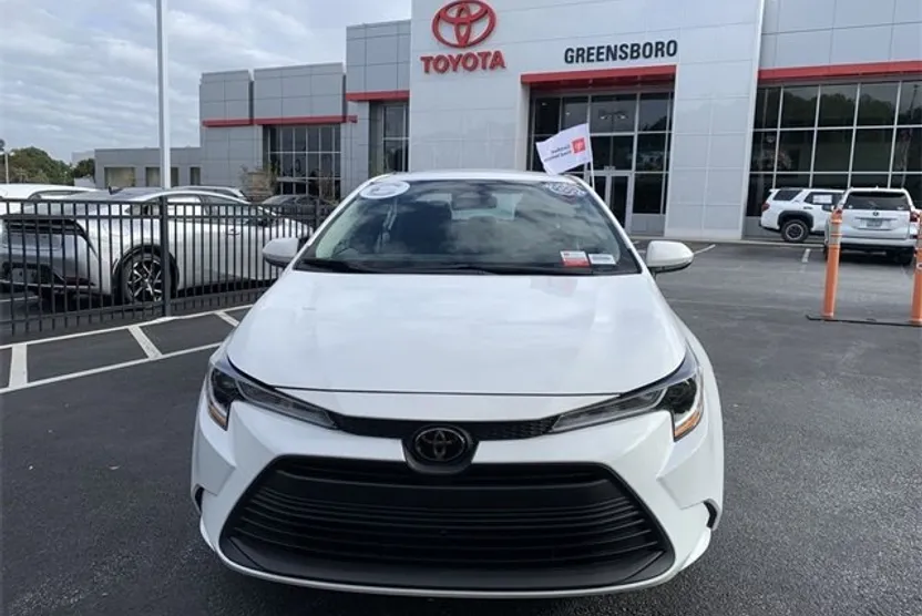 2023 Toyota Corolla LE photo 1