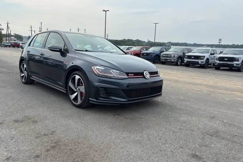 2019 Volkswagen Golf GTI SE photo 1