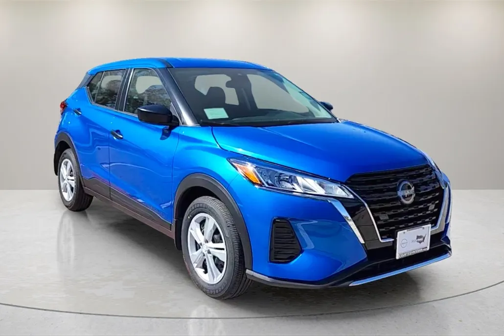 2025 Nissan Kicks Play S photo 1