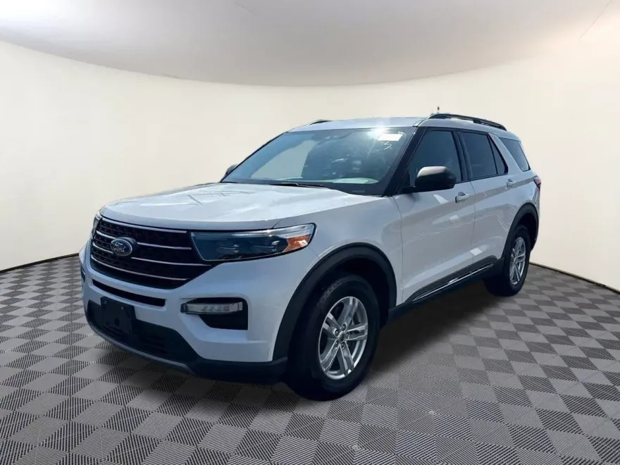 2022 Ford Explorer XLT photo 1