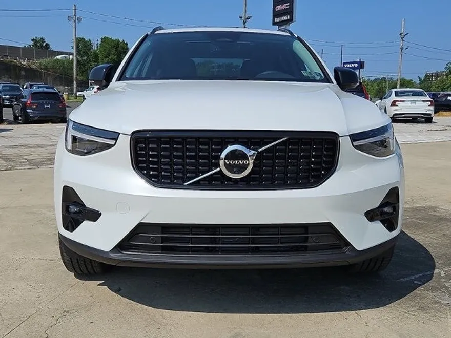 2026 Volvo XC40 Plus photo 1