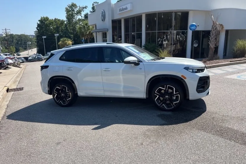 2025 Volkswagen Tiguan SEL R-Line Black photo 1