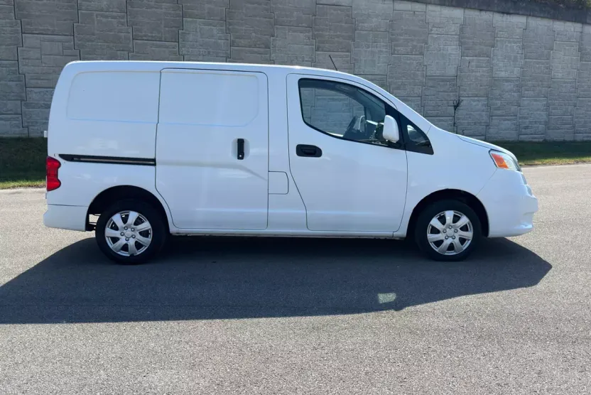2017 Nissan NV200 S photo 1