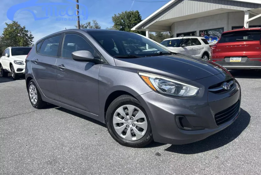 2016 Hyundai Accent SE photo 1