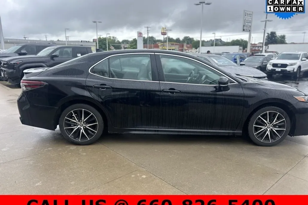 2023 Toyota Camry SE photo 1