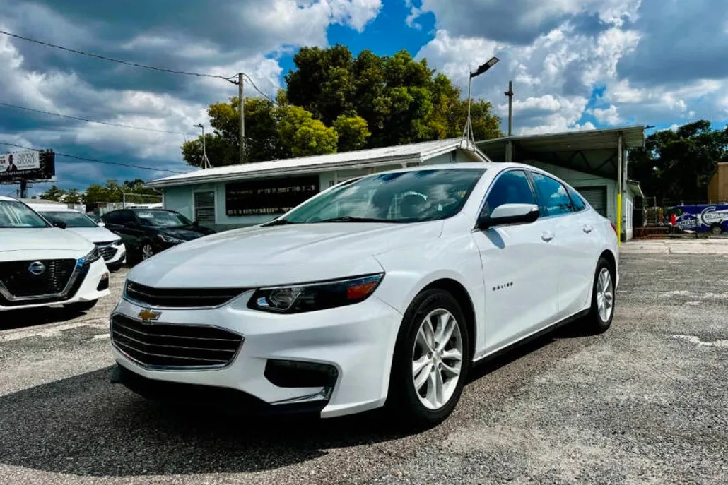 2016 Chevrolet Malibu 1LT photo 1