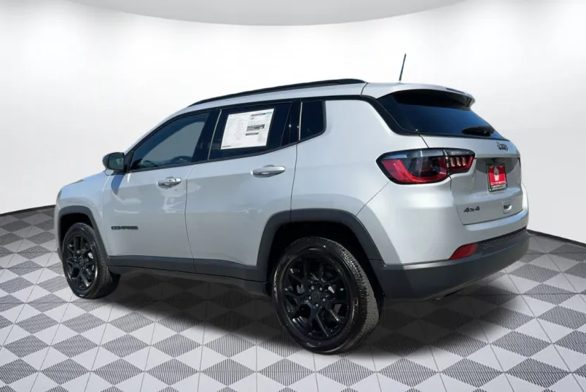 2026 Jeep Compass Latitude photo 1