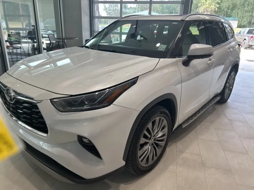 2022 Toyota Highlander Platinum photo 1
