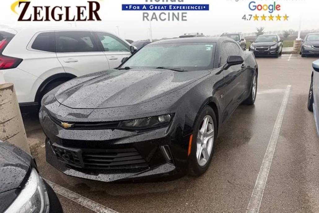 2017 Chevrolet Camaro 1LT photo 1