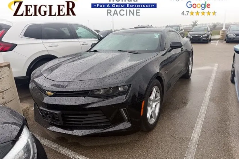 2017 Chevrolet Camaro 1LT photo 1