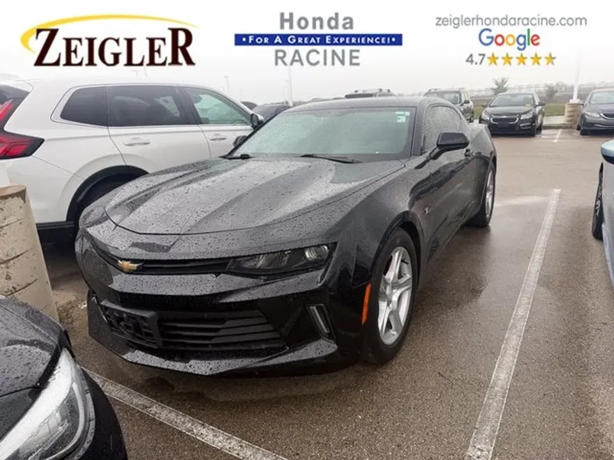 2017 Chevrolet Camaro 1LT photo 1