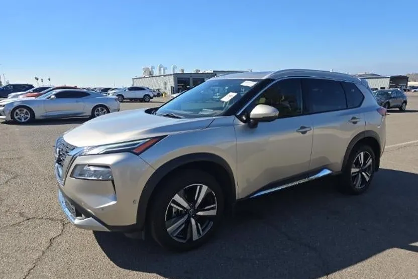 2023 Nissan Rogue Platinum photo 1