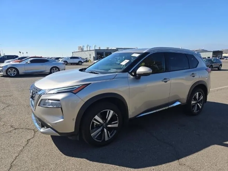 2023 Nissan Rogue Platinum photo 1