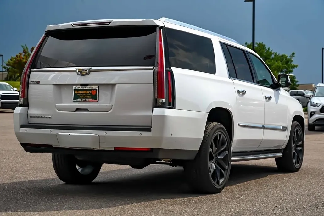 2019 Cadillac Escalade ESV Luxury photo 1
