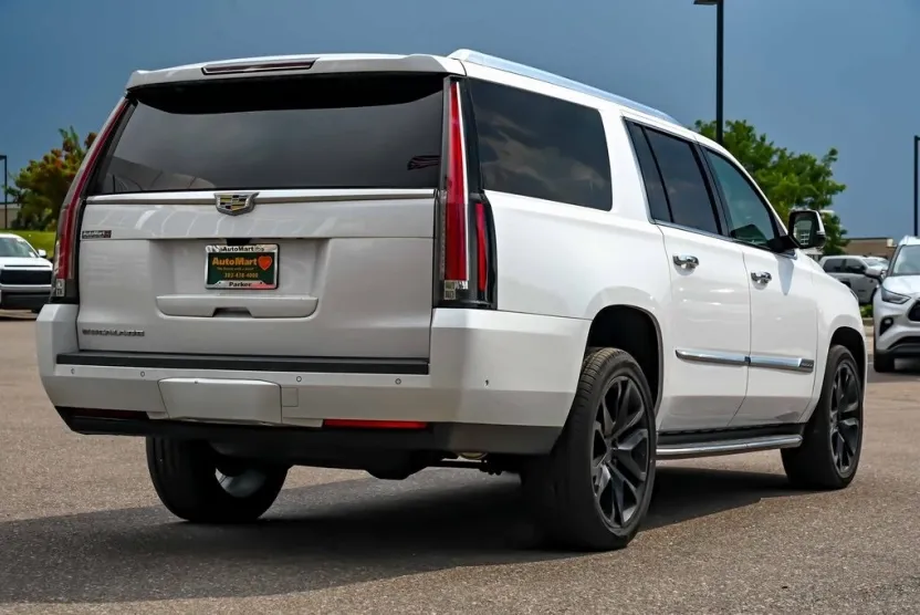 2019 Cadillac Escalade ESV Luxury photo 1