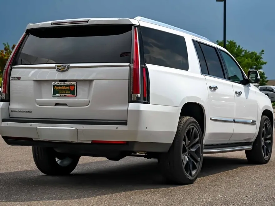 2019 Cadillac Escalade ESV Luxury photo 1