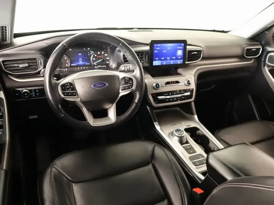 2023 Ford Explorer XLT photo 1