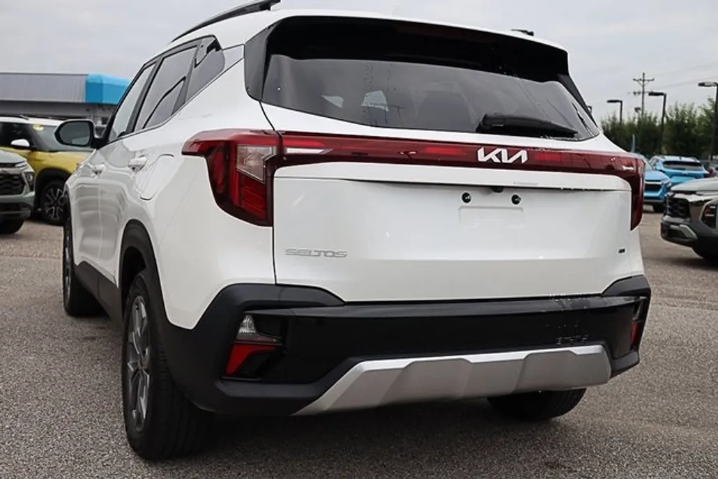 2024 Kia Seltos S photo 1