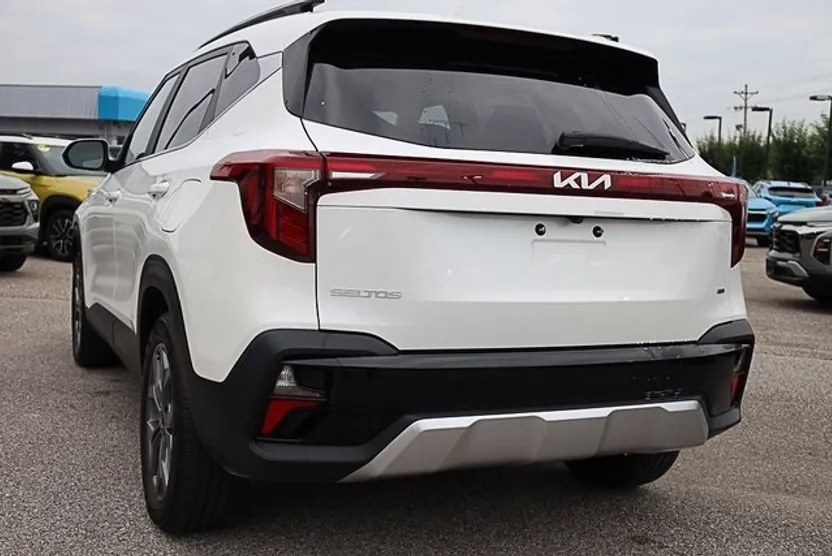 2024 Kia Seltos S photo 1