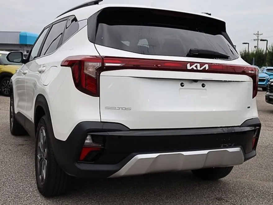 2024 Kia Seltos S photo 1