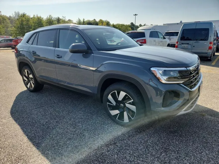 2026 Volkswagen Atlas Cross Sport SE photo 1