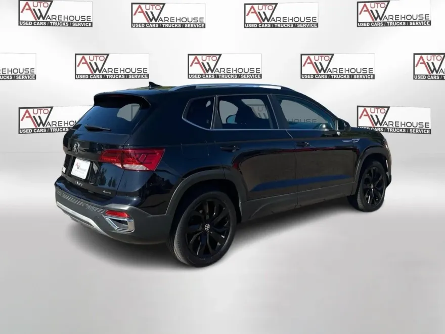 2022 Volkswagen Taos SE photo 1