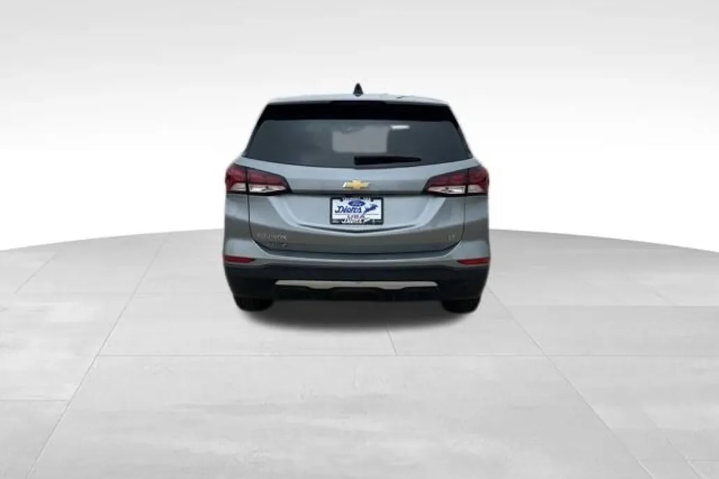 2023 Chevrolet Equinox LT photo 1
