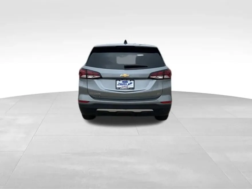 2023 Chevrolet Equinox LT photo 1