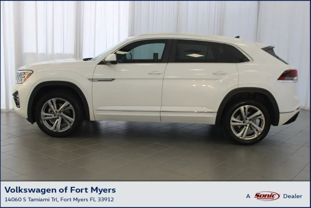 2024 Volkswagen Atlas Cross Sport SEL R-Line photo 1