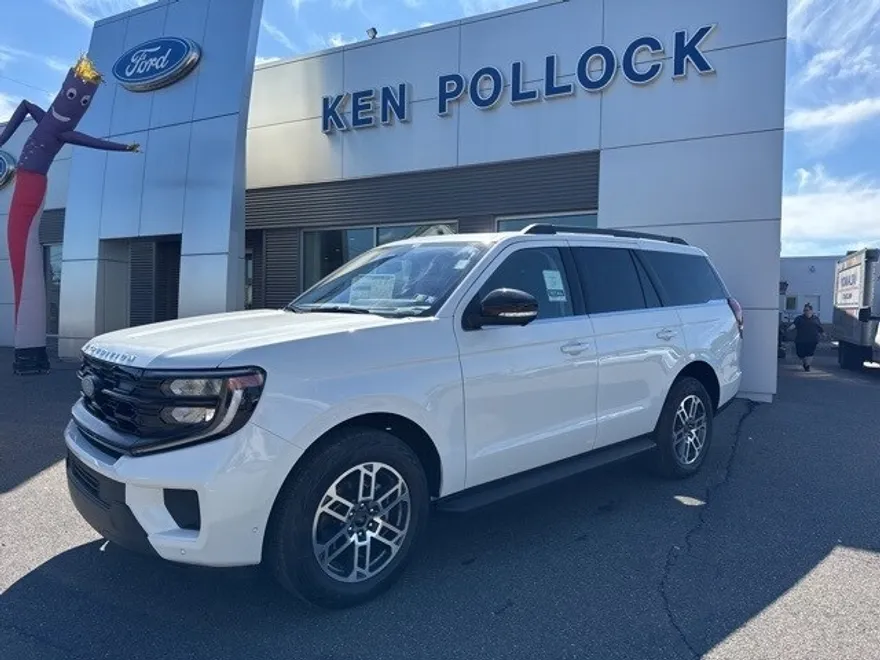 2025 Ford Expedition photo 1