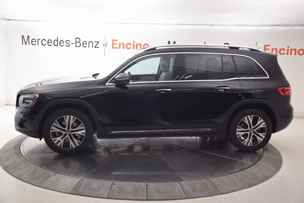 2026 Mercedes Benz GLB 250 photo 1