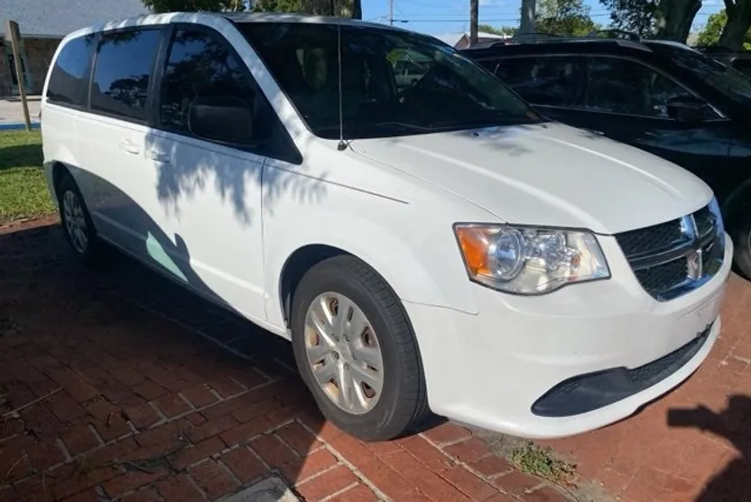 2018 Dodge Grand Caravan SE photo 1