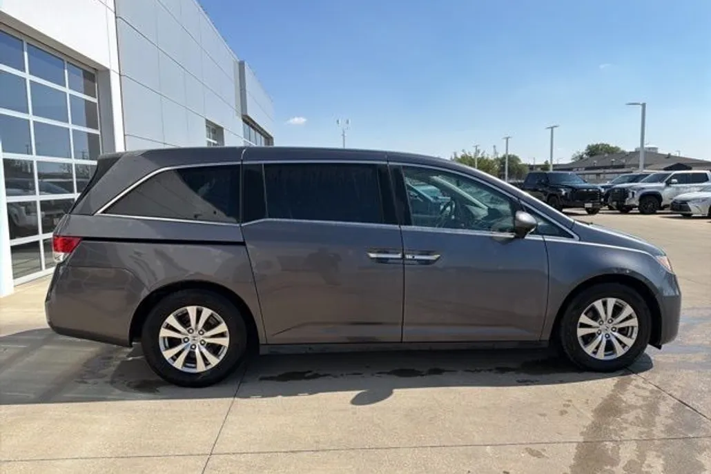 2016 Honda Odyssey EX-L photo 1