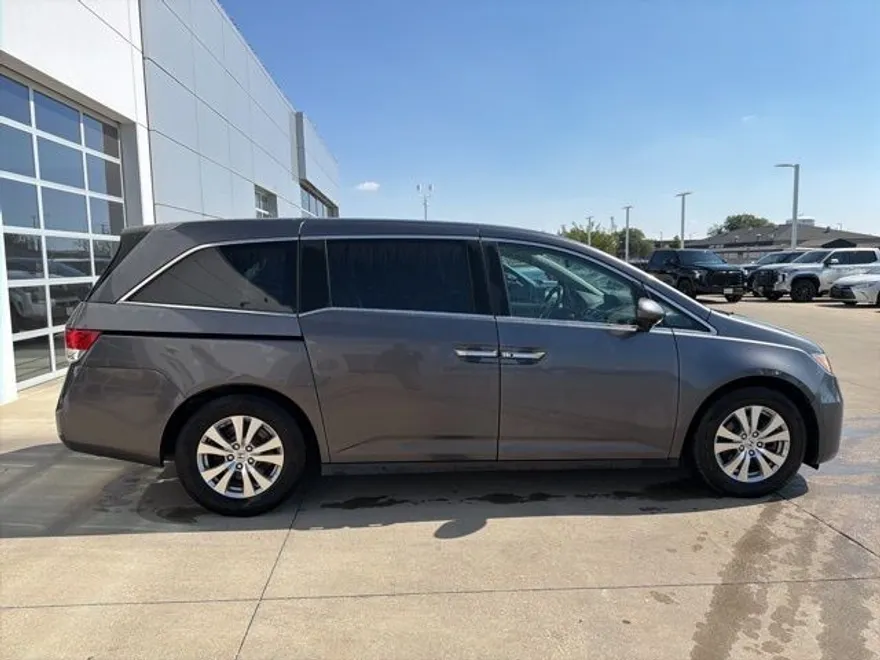 2016 Honda Odyssey EX-L photo 1